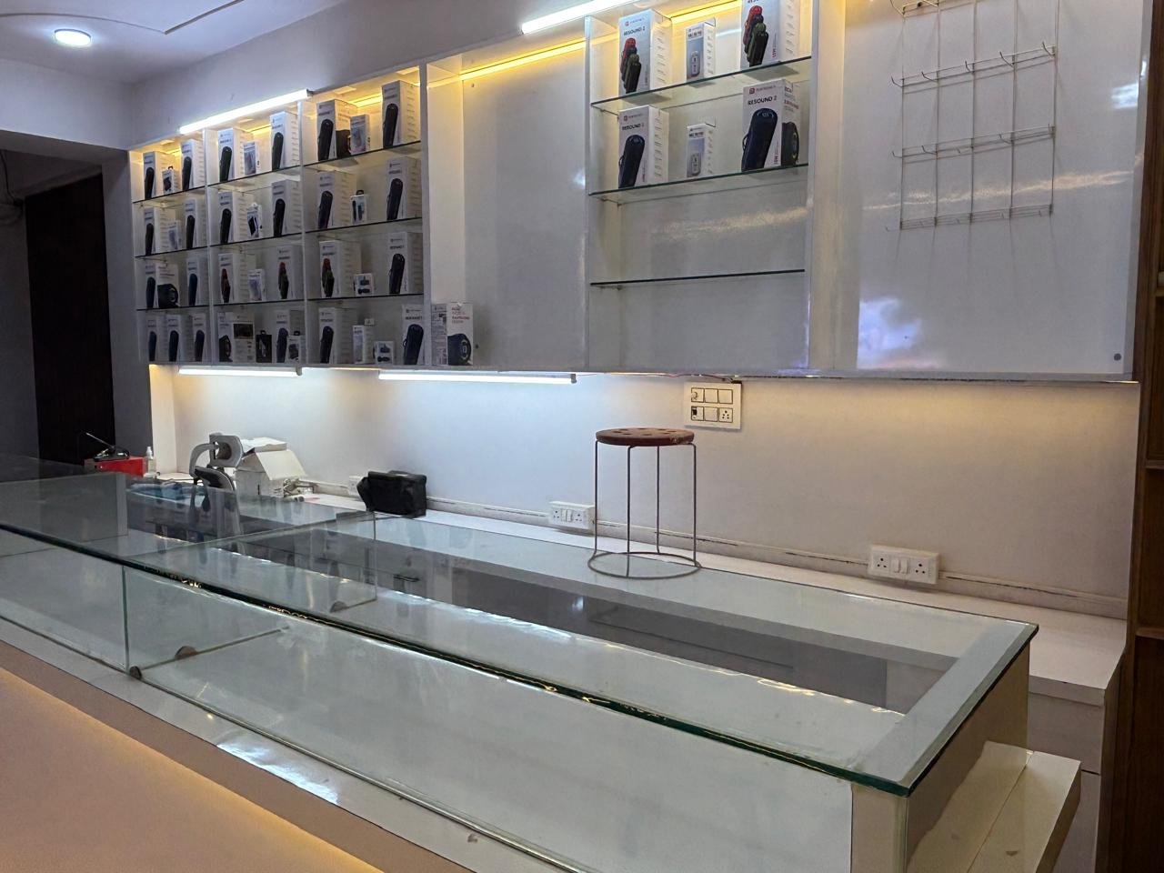 Fly World Gadget Store