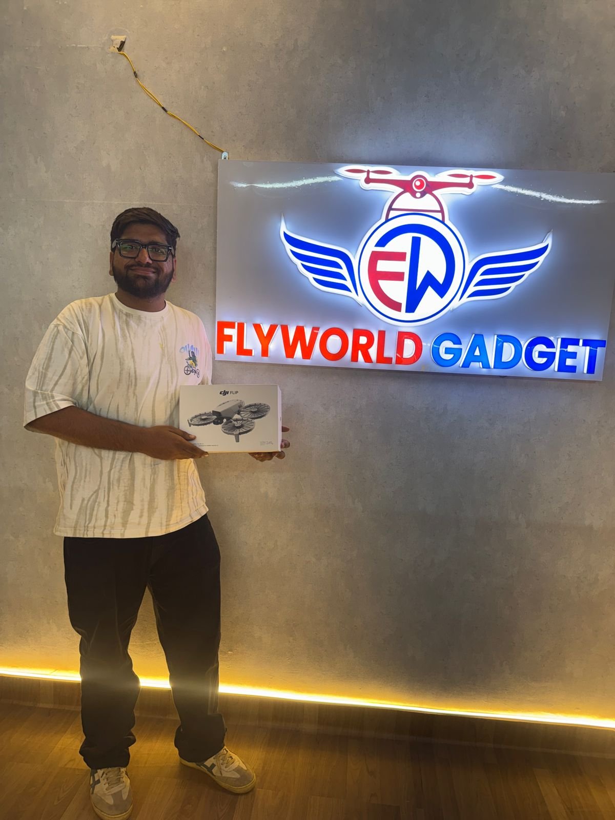 Fly World Gadget customer