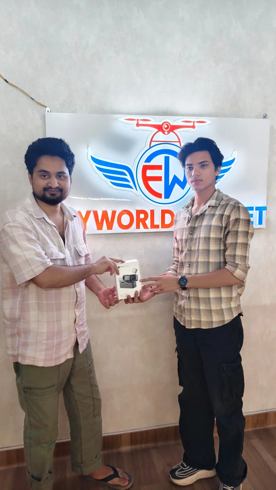 Flyworld Gadget customer